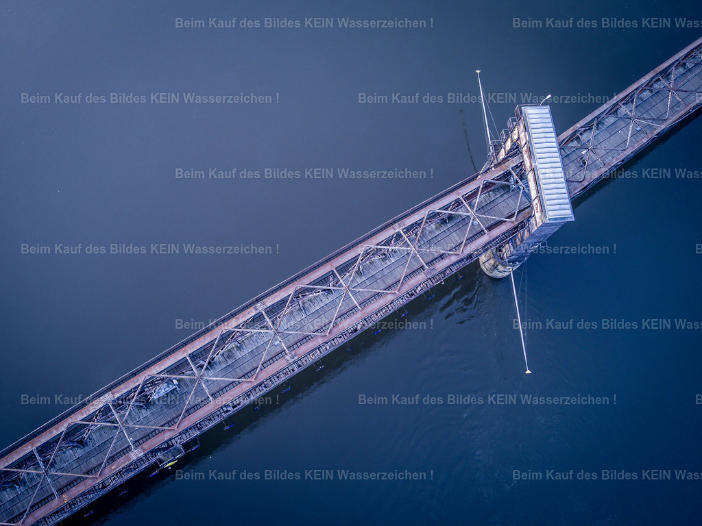 Magdeburg Sonnenaufgang Hubrücke Stadthalle-0057 | Hubbrücke senkrecht von oben - Realisiert mit Pictrs.com