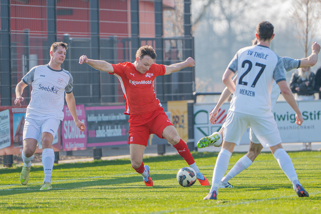 Fußball I Herren I Saison 2025-2026 I Bezirksliga Weser-Ems 4 I 24. Spieltag I VFL Oythe - SV Thüle I 220026.03.2026 | jns.sportfotos - Realisiert mit Pictrs.com