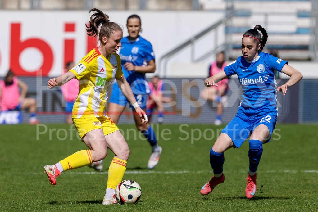 Fussball, 2. Frauen-Bundesliga, SV Meppen - 1. FC Union Berlin | v.li.: Pia Metzker (1. FC Union Berlin, 23) und Virag Nagy (SV Meppen, 22) im Zweikampf, Duell, Dynamik, Aktion, Action, Spielszene, DIE DFB-RICHTLINIEN UNTERSAGEN JEGLICHE NUTZUNG VON FOTOS ALS SEQUENZBILDER UND/ODER VIDEOÄHNLICHE FOTOSTRECKEN. DFB REGULATIONS PROHIBIT ANY USE OF PHOTOGRAPHS AS IMAGE SEQUENCES AND/OR QUASI-VIDEO.
