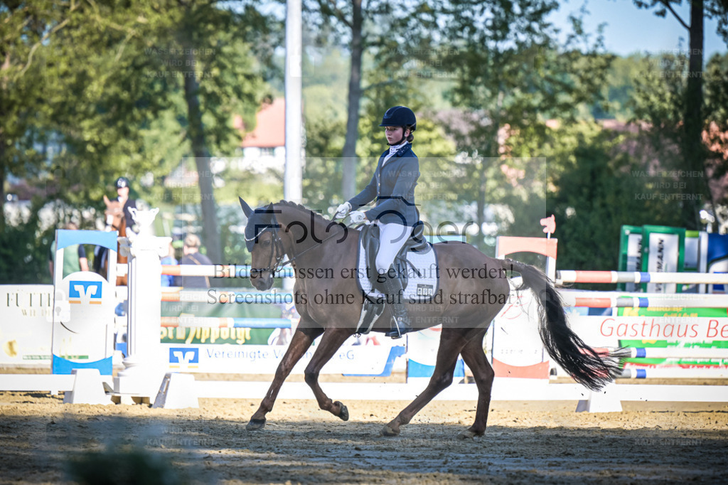 DOS_4670 | Entdecke hochwertige Reitturnierfotos von Foto Oger. Professionell, emotional und authentisch – jetzt Lieblingsmomente im Shop bestellen. - Realisiert mit Pictrs.com