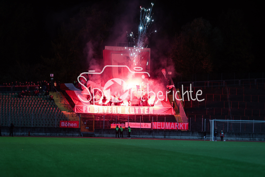 FC Augsburg II - FC Bayern Amateure | Die Fans aus Muenchen haben ein Intro vorbereitet / Choreo / Pyrotechnik / Pyro / Ultras /