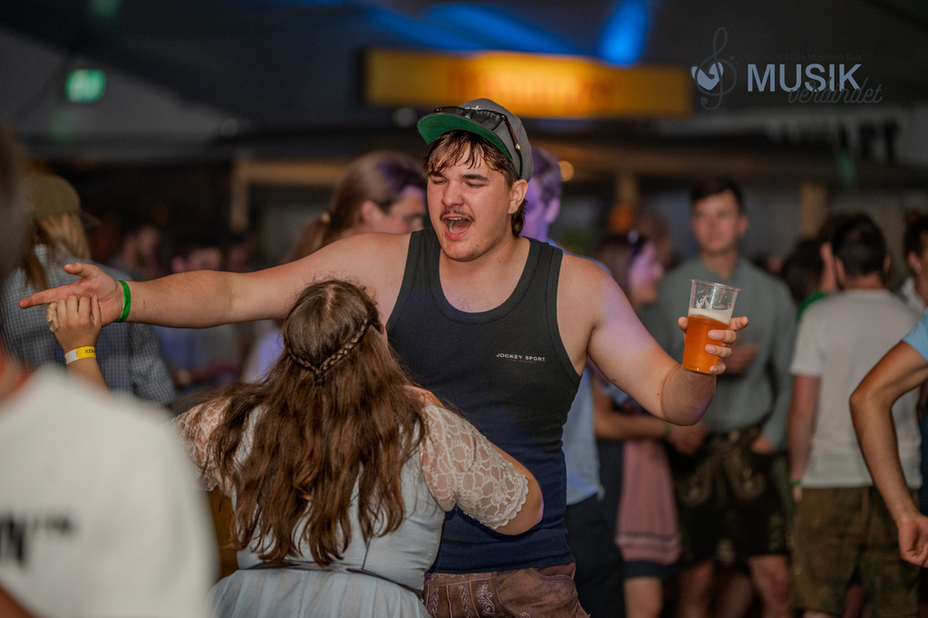 DSC_3708 | "Fussifoto.com – Ihr Ansprechpartner für hochwertige Fotografie! Entdecken Sie kreative Bilder und professionelle Dienstleistungen. Kontaktieren Sie uns für Ihre Projekte!"