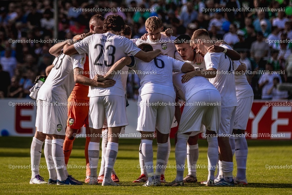 xkwix15082501034 | 15.08.2025, xkwix, Fußball, DFB-Pokal 1. Runde, FC Gütersloh - 1. FC Union Berlin, Ohlendorf Stadion im Heidewald: FC Gütersloh Teamfoto