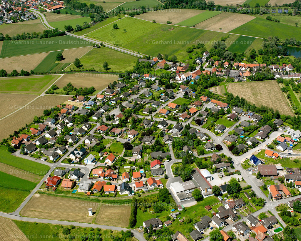 2626181 | DIERSHEIM 09.06.2006 Ortsansicht am Rande von landwirtschaftlichen Feldern und Nutzflächen  in Diersheim im Bundesland Baden-Württemberg, Deutschland // Village view on the edge of agricultural fields and land  in Diersheim in the state Baden-Wuerttemberg, Germany Foto: Gerhard Launer