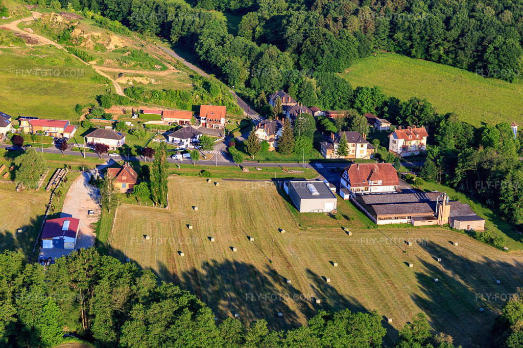 Aerial view: Métallerie Hausswurth in Lembach in the state Bas-Rhin, France. – Photo: IMG_080249.jpg taken on 06/05/2015 by Werner Riehm/FLY-FOTO.com – Resolution of the original: 5472 x 3648 px – Métallerie Hausswurth | Métallerie - Serrurerie - Ferronnerie en Alsace