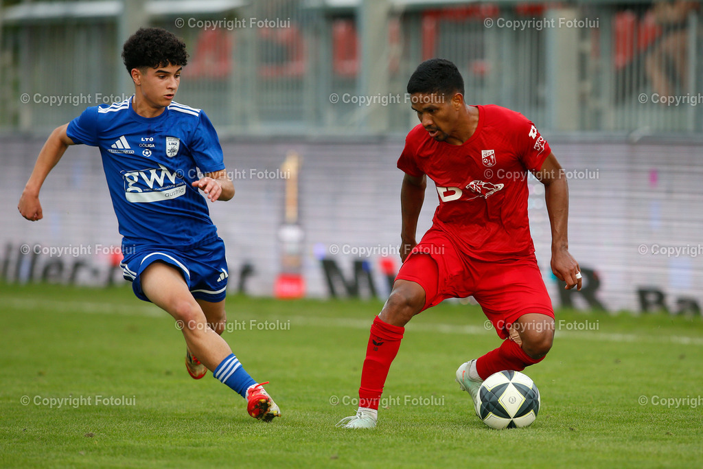 A_LUI_13092025_33 | SPORT FUSSBALL LT1 OOE LIGA ASKOE OEDT 1B-UNION EDELWEIß LINZ 13.09.2025 IM BILD:VALDIR HENRIQUE  (OEDT1B) UND DAVID PILS  (EDLWEIßLINZ) FOTO:FOTOLUI