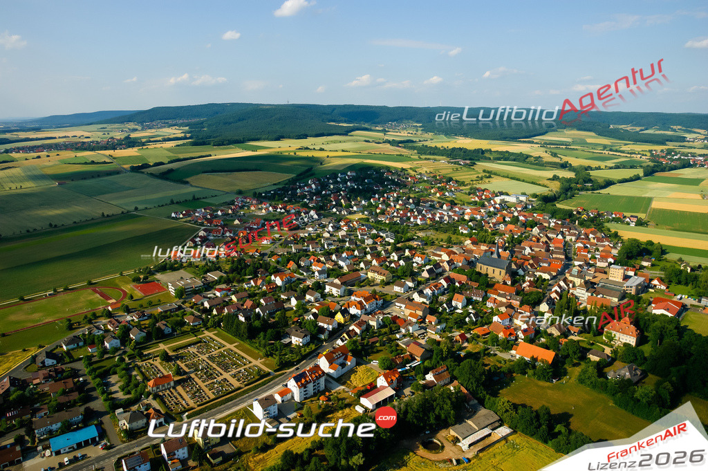 Die Luftaufnahme der Stadt Buttenheim wurde vom UL-Flugzeug heraus erstellt ( keine Drohne )- hohe Auflösung für beste Qualität