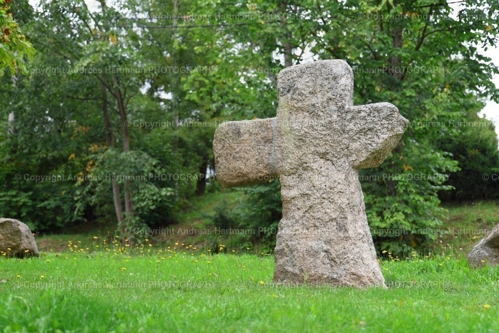 Steinkreuz in Novy Kostel | Steinkreuz in Novy Kostel bei Cheb - Realisiert mit Pictrs.com