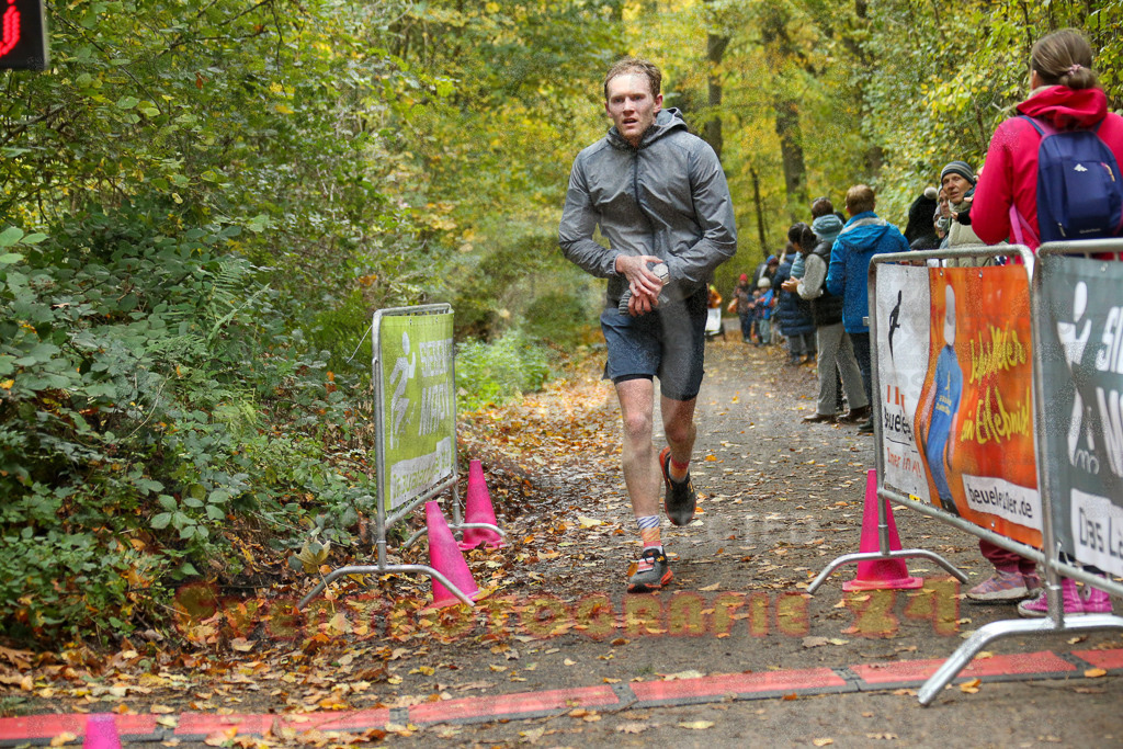 251026_1217_EX1_0043 | Sportfotografie im Rhein-Sieg Kreis, Köln, Bonn, NRW, Rheinland Pfalz, Hessen, etc. Unser Tätigkeitsfeld umfasst den Laufsport vom Volkslauf über den Marathon, Duathlon, Triathon bis zum Ultralauf wie Kölnpfad Ultra oder Schindertrail.