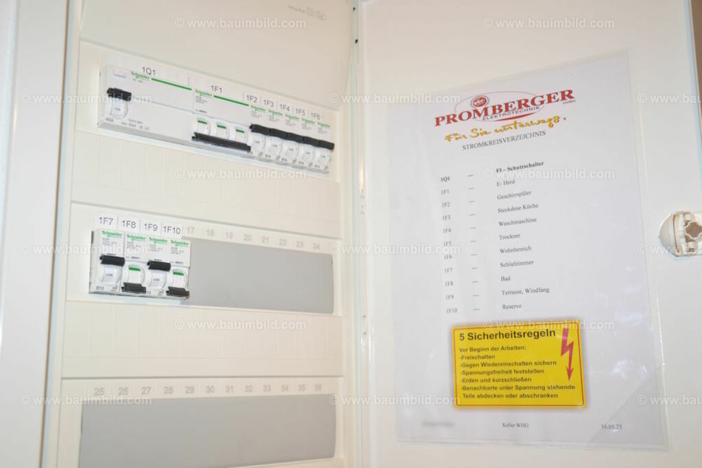 bib-lg17-elektroinstallation-0263 | Nach LV-Leistungsgruppen sortierte Detailfotos über den Bau eines Hauses. Alle Hausbau-Bilder direkt vom Urheber und Autor der Website Haus-Selber-Bauen.com