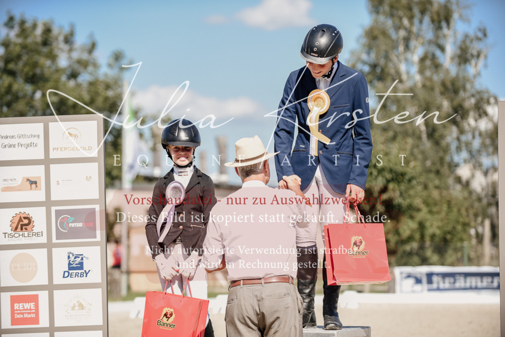 DSC_9836 | Pferde- und Turnierfotografie in Westsachsen. Pferdeportraits, Auftragszeichnungen und intuitive Kunst.