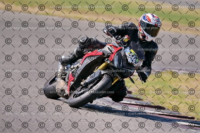 26bt05-0447 | markuskiefer.com - Realisiert mit Pictrs.com