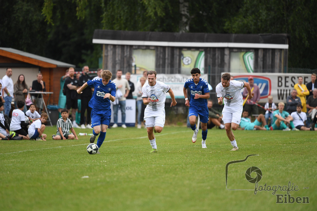 Sport-Duwe Cup | Sport-Duwe Cup Oldenburg; SSV Jeddenloh (weiß)-VFB Oldenburg (blau) am 05.07.2025 in Oldenburg (Sportanlage TuS Eversten), Photo: Philip Eiben 2025 - Realisiert mit Pictrs.com