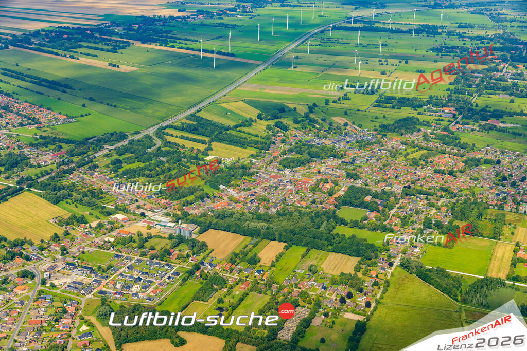Luftbild Vs Google Maps  Möhlenwarf  Weener -Das Luftbild wurde 2025 vom UL-Flugzeug heraus erstellt ( keine Drohnenluftbilder ) - Hochauflösende Luftaufnahme -Nicht vergleichbar mit Google Maps oder Satelittenbilder- Die Geschenkidee !Mit Lizenz und Bildrechte bestellbar