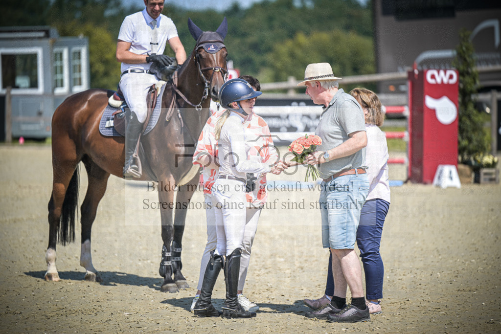 DOS_0034 | Entdecke hochwertige Reitturnierfotos von Foto Oger. Professionell, emotional und authentisch – jetzt Lieblingsmomente im Shop bestellen.Deutschlandweite Turnierfotografie. - Realisiert mit Pictrs.com