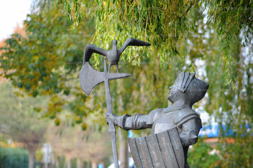 Horneburg_ELS_759791352a | Horneburg - Aufnahmedatum: 29.10.2010, Aufnahmehöhe:  m, Koordinaten:  - , Bildgröße: 4256 x  2832 Pixel - Copyright 2010 by Martin Elsen, Kontakt: Tel.: +49 157 74581206, E-Mail: info@schoenes-foto.deSchlagwörter: - Realisiert mit Pictrs.com