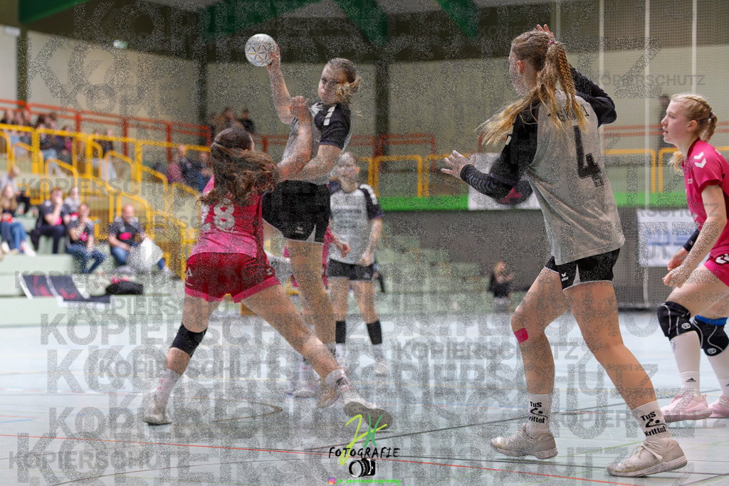 Hessenmeisterschaft wJC - Spiel um Platz 3; TuS Kriftel - SG Schenklengsfeld | Hessenmeisterschaft wJC - Spiel um Platz 3; TuS Kriftel - SG Schenklengsfeld am 22.03.2025 in Biedenkopf (Sporthalle Lahntalschule)Photo © 2025 - Jörg Heinrich - Realisiert mit Pictrs.com