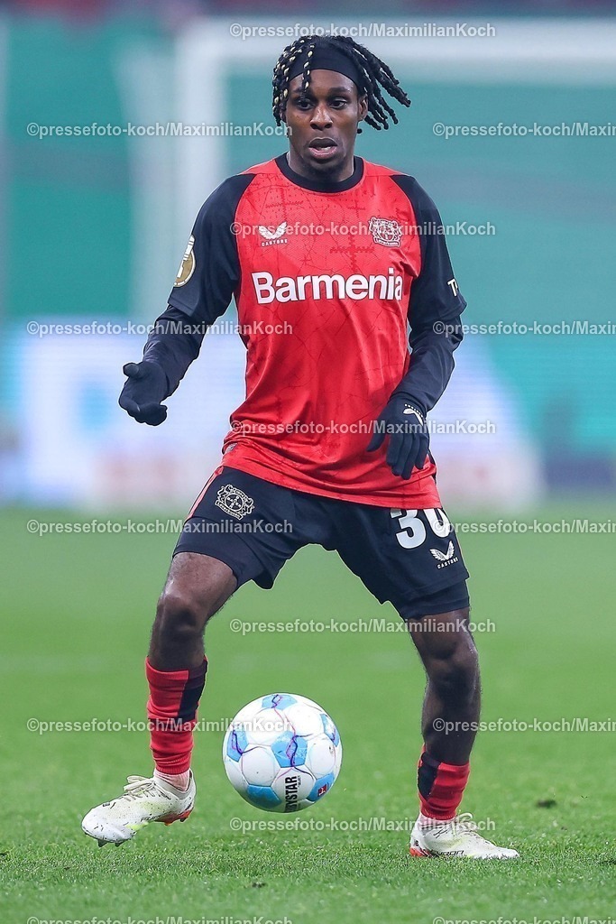 DFB05022502300 | 05.02.2025, Fußball, DFB-Pokal Viertelfinale, Bayer 04 Leverkusen - 1.FC Köln, BayArena, Saison 2024 2025: Jeremie Frimpong (Bayer04 Leverkusen #30)DFB regulations prohibit any use of photographs as image sequences and or quasi-video.