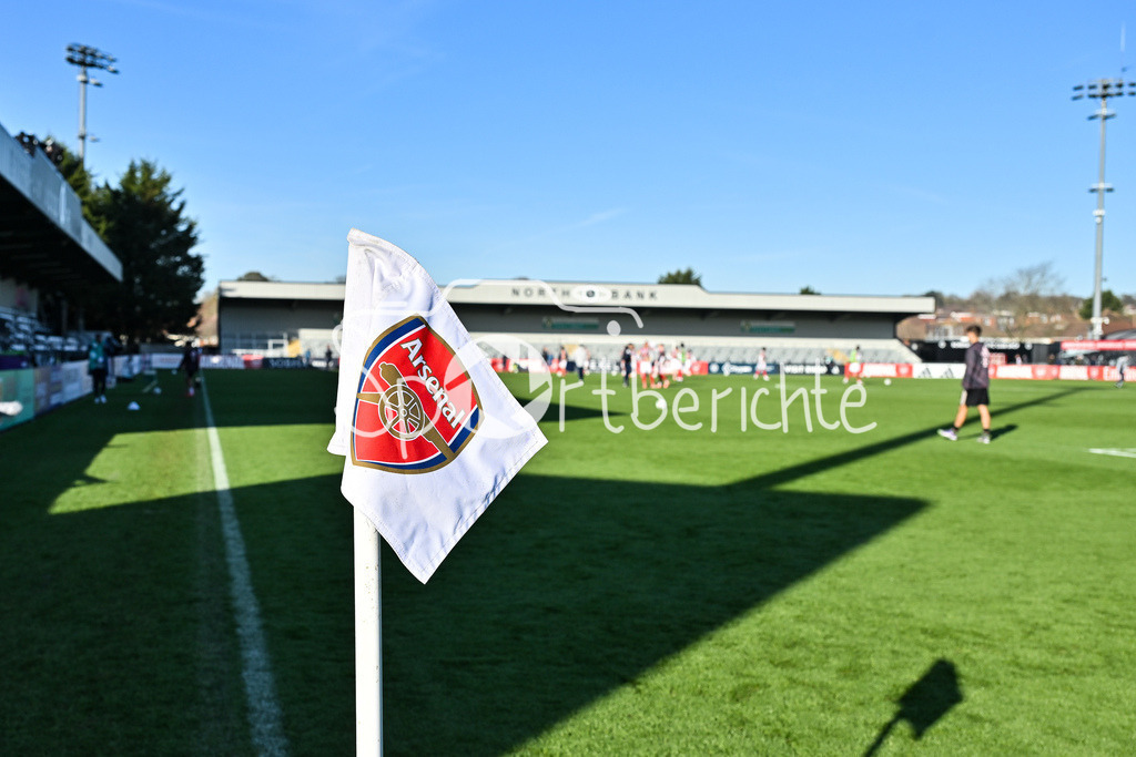 Arsenal London U19 - FC Bayern München U19 | BOREHAMWOOD, ENGLAND - 26. NOVEMBER: Der Meadow Park kurz Anpiff der Partie beim Ligaspiel zwischen der U19 von Arsenal London und der U19 des FC Bayern München am 5. Spieltag der UEFA Youth League im Meadow Park am 26.11.2025