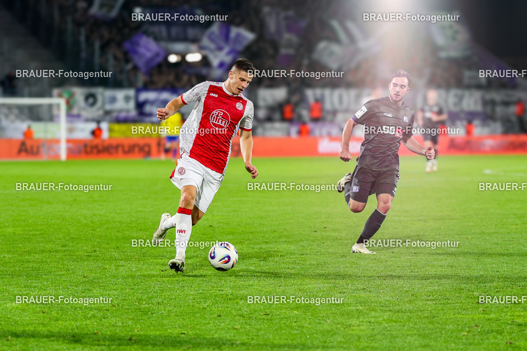 Rot-Weiss Essen - VFL Osnabrück | Essen, Deutschland, 17.09.2025 Michael Kostka  (Rot-Weiss Essen) Einzelaktion während des 3.Liga Spiels zwischen  Rot-Weiss Essen und VFL Osnabrück am 17.09.2025 im Stadion an der Hafenstraße in Essen. (Foto von Timo Bluhmki-Schmidt/Brauer Fotoagentur