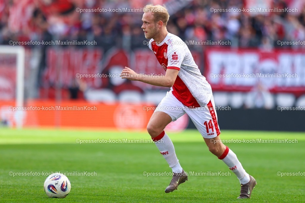 xKWIx11042601053 | 2026.04.11, xkwix, Fußball, 3.Liga, Rot-Weiss Essen -  FC Ingolstadt, Stadion an der Hafenstraße, 33.Spieltag, Saison 2025 / 2026: Lucas Brumme (Rot-Weiss Essen #14) DFB regulations prohibit any use of photographs as image sequences and or quasi-video. Photo: xKamilxWilkowskixPressefotoKochx