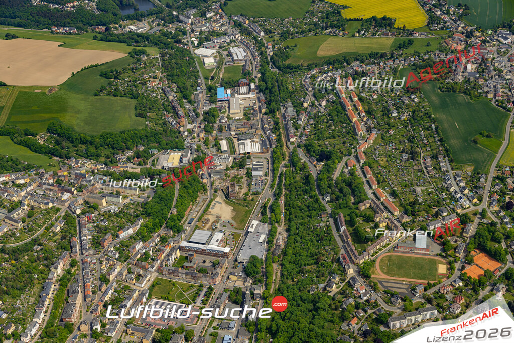 Das Luftbild der Stadt Greiz wurde 2022 vom Flugzeug heraus erstellt (keine Drohnen-Aufnahmen) Aufnahmehöhe ca.450 Meter- hohe Bildauflösung und Druck-Qualität. Garantiert!