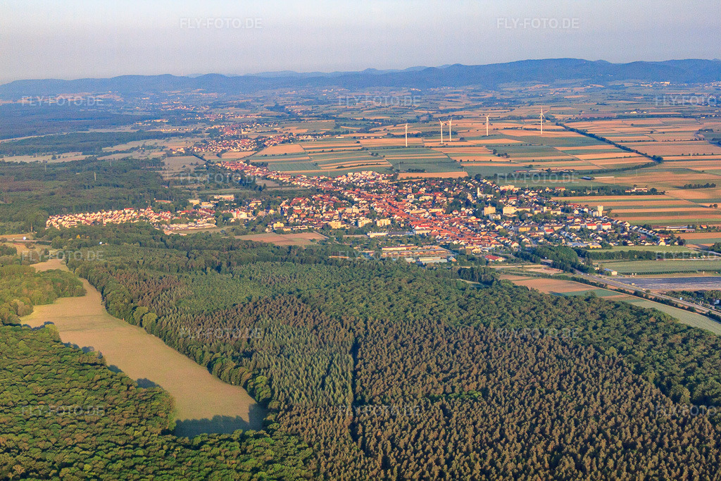 Luftbild: Stadtansicht am Morgn von Osten in Kandel im Bundesland Rheinland-Pfalz in Deutschland. Foto: IMG_64799.jpg vom 18.05.2014 durch Werner Riehm/FLY-FOTO.de
