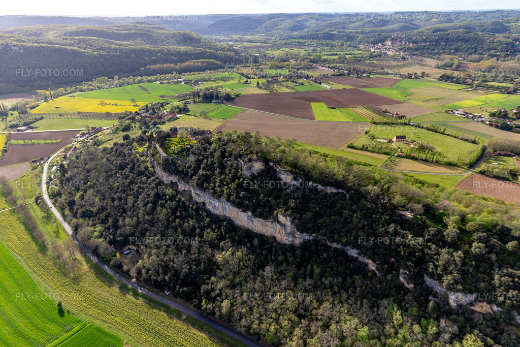 Aerial view: Jardins de Marqueyssac in Vézac in the state Dordogne, France. – Photo: IMG_113439.jpg taken on 04/16/2019 by Werner Riehm/FLY-FOTO.com – Resolution of the original: 5472 x 3648 px