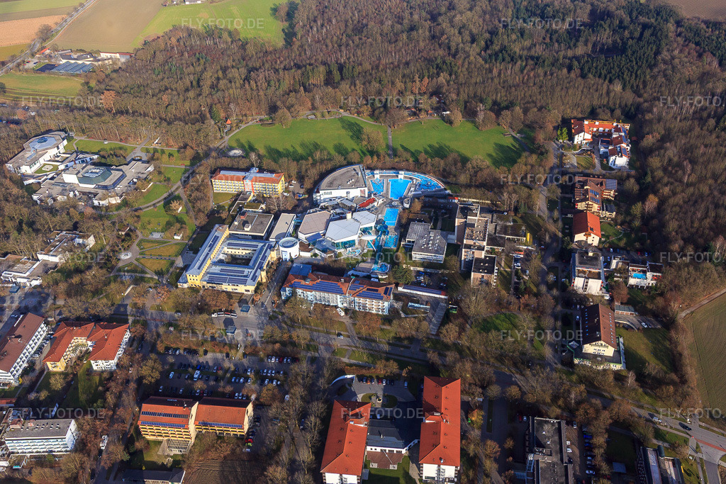 Luftbild: Kurpark am Europa Therme Bad Füssing an der Kurallee mit Klinik Niederbayern an der Paracelsusstraße und Thermenhotel Tannenhof aus Südwesten in Bad Füssing im Bundesland Bayern in Deutschland.Foto: IMG_096093.jpg vom 29.12.2016 durch Werner Riehm/FLY-FOTO.deEuropa Therme Bad Füssing - Die Therme in Bayern für Wellness und SpaKlinik Niederbayern - Reha bei orthopädischen ErkrankungenThermenhotel Tannenhof - Urlaub - Therme - Bad Füssing - Start