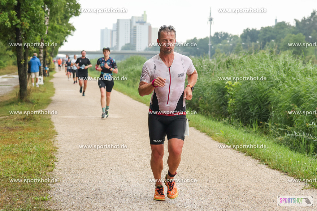LUR_1794 | 34. M-net Erlanger Triathlon 2025 #erlangertriathlon  #mnettriathlon2025 #mnettriathlon #team #olympischedistanz #mitteldistanz #triathlon #maindonaukanal  #erlangertriathlon2025 #yourpictrs #tv1848 #tv1848erlangen  #triathlonbayern #sportinerlangen #demsportverbunden #sportshot_your_pictrs Copyright: www.sportshot.de