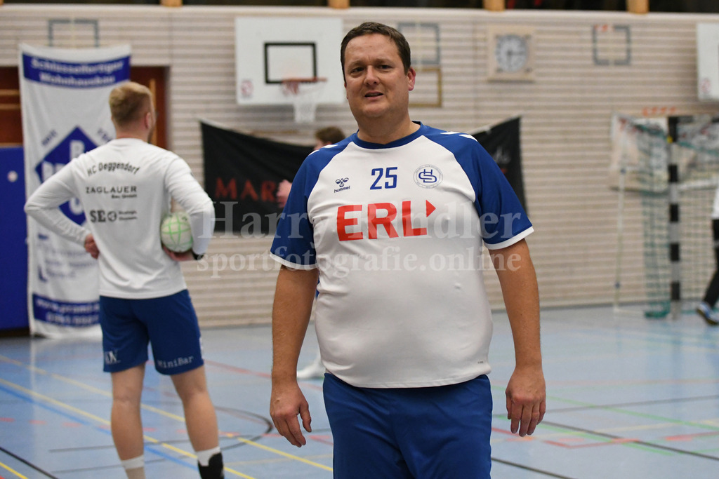 HC Deggendorf :  VfL Waldkraiburg   | Mike Stadler (HC Deggendorf) - Realisiert mit Pictrs.com