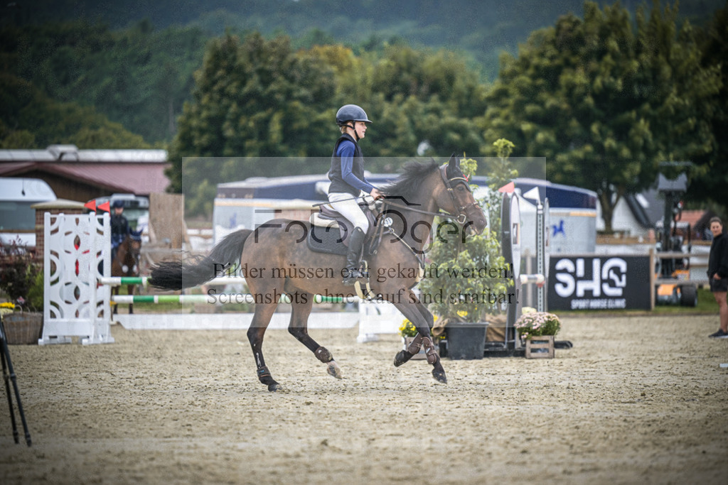 DOS_1820 | Entdecke hochwertige Reitturnierfotos von Foto Oger. Professionell, emotional und authentisch – jetzt Lieblingsmomente im Shop bestellen.Deutschlandweite Turnierfotografie. - Realisiert mit Pictrs.com