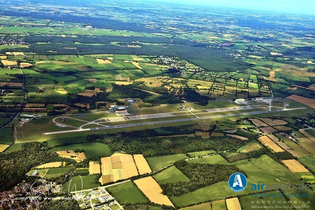 Luftbild Fliegerhorst Hohn - Der Fliegerhorst Hohn in Schleswig-Holstein ist die Heimatbasis der GFD GmbH  | Der Fliegerhorst Hohn in Schleswig-Holstein ist die Heimatbasis der GFD GmbH (Gesellschaft für Flugzieldarstellung), einer deutschen Fluggesellschaft mit Sitz in Hohn. Die GFD GmbH ist eine Tochtergesellschaft der Airbus Defence and Space und übernimmt vor allem Übungsaufgaben für die Bundeswehr. Sie betreibt ihre Flotte von Learjet 35A und Learjet 36A am Fliegerhorst Hohn, um Luftziele für militärische Übungen zu simulieren.