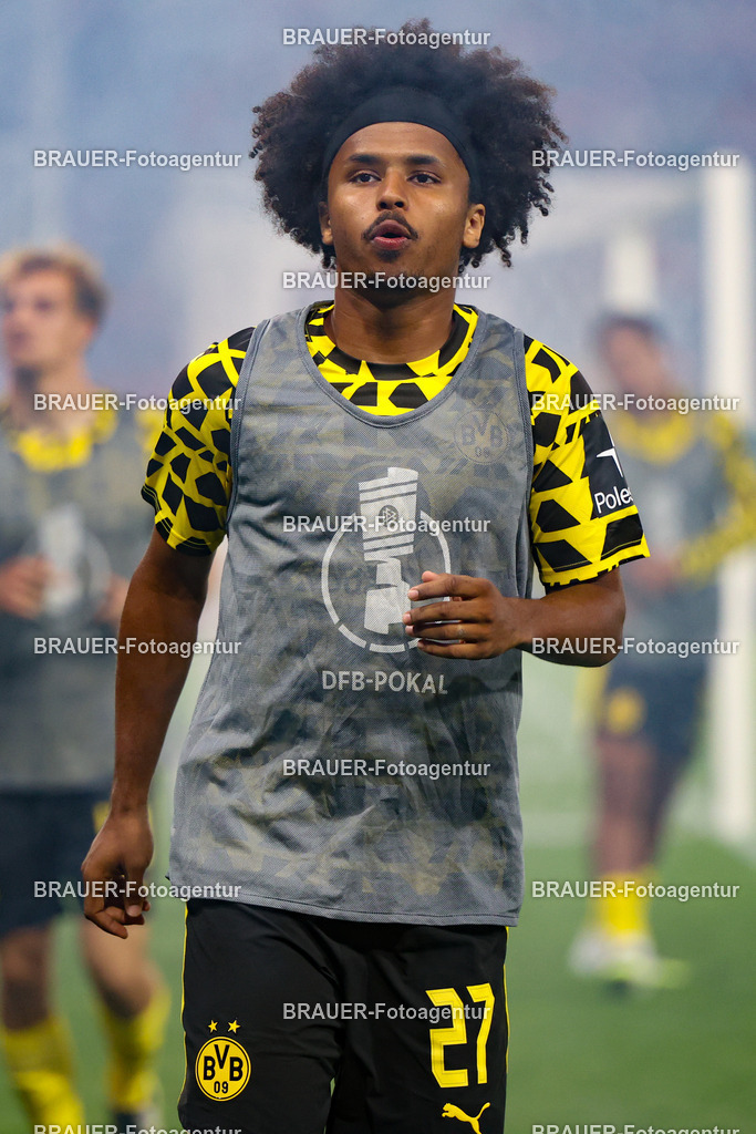 Rot-Weiss Essen - Borussia Dortmund | Essen, Deutschland, 18.08.2025Karim Adeyemi (Borussia Dortmund) beim Warmlaufenwährend des DFB Pokal Spiels zwischen Rot-Weiss Essen- Borussia Dortmund im Stadion an der Hafenstraße am 18.08.2025 in Essen. (Foto von Timo Bluhmki-Schmidt/Brauer Fotoagentur