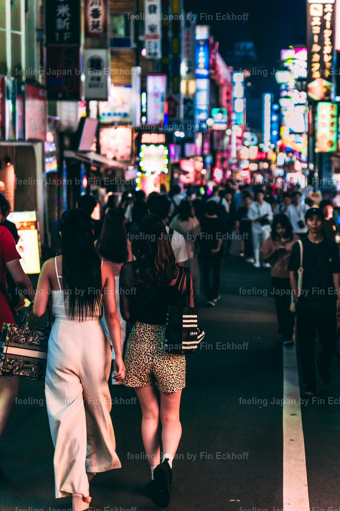 04 - Tokio - Nightlife-1 | FI-LO Bildershop – Entdecken Sie beeindruckende Fotografie und inspirierende Videoproduktionen. Tauchen Sie ein in faszinierende Welten und lassen Sie sich von meinen einzigartigen Werken auf eine emotionale Reise mitnehmen. Perfekt für Kunstliebhaber und - Realisiert mit Pictrs.com