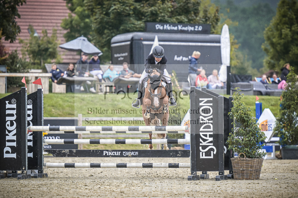 DOS_0430 | Entdecke hochwertige Reitturnierfotos von Foto Oger. Professionell, emotional und authentisch – jetzt Lieblingsmomente im Shop bestellen.Deutschlandweite Turnierfotografie. - Realisiert mit Pictrs.com