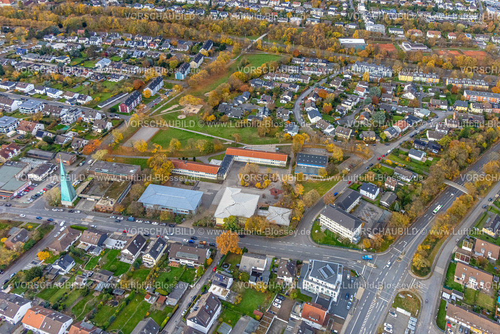 Hagen251101384 | Luftbild, Realschule Halden und KEO-Schule Karl-Ernst-Osthaus-Grundschule, Evang.-Luth. Matthäuskirche, Park Lortzingstraße, herbstliche Bäume, Hochschulviertel, Hagen, Ruhrgebiet, Nordrhein-Westfalen, Deutschland