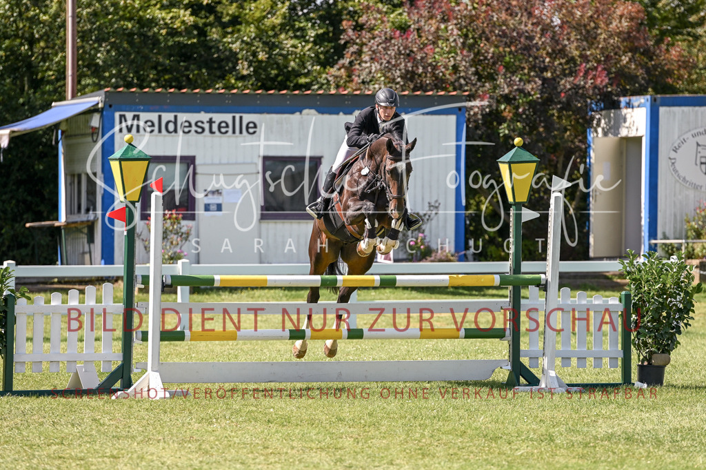 Schugtsche-Düren.2024-09.Springprf.L-5 | Schugtsche Fotografie - Realisiert mit Pictrs.com