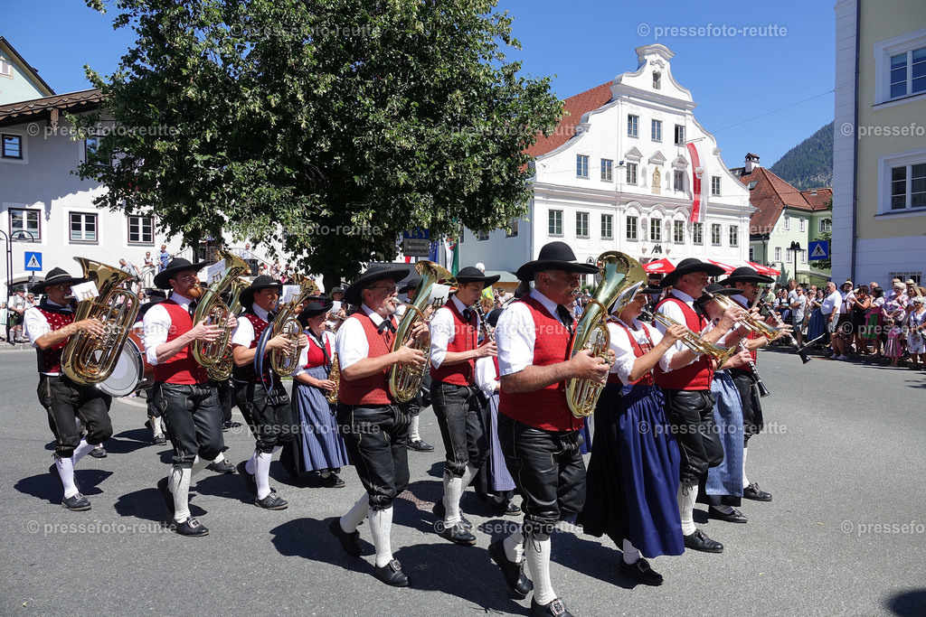 news-2022-Juli17-Musikumzug-Reutte-DSD03398-Stockach | Info aus dem Bezirk Reutte/Ausserfern Tirol sowie eine umfangreiche Bilddatenbank über die gesamte Region: Lechtal, Talkessel Reutte, Tannheimertal, Zwischentoren. Lech, Plansee, Zugspitze, Grenztunnel, B179, Fernpassstraße, Verkehr, Lawinen, Tradition, - Realisiert mit Pictrs.com