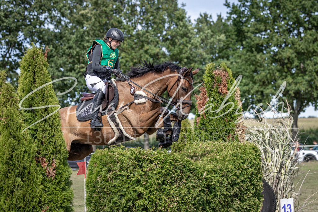 20250907-_3LI0896 | Tierfotografie Pferde, Hunde, Katzen, Haustiere.
Turnierfotografie Reitturniere, Reiten, Springreiten, Dressur in Hanau, dem Main-Kinzig-Kreis und dem Rhein-Main- Gebiet um Frankfurt
