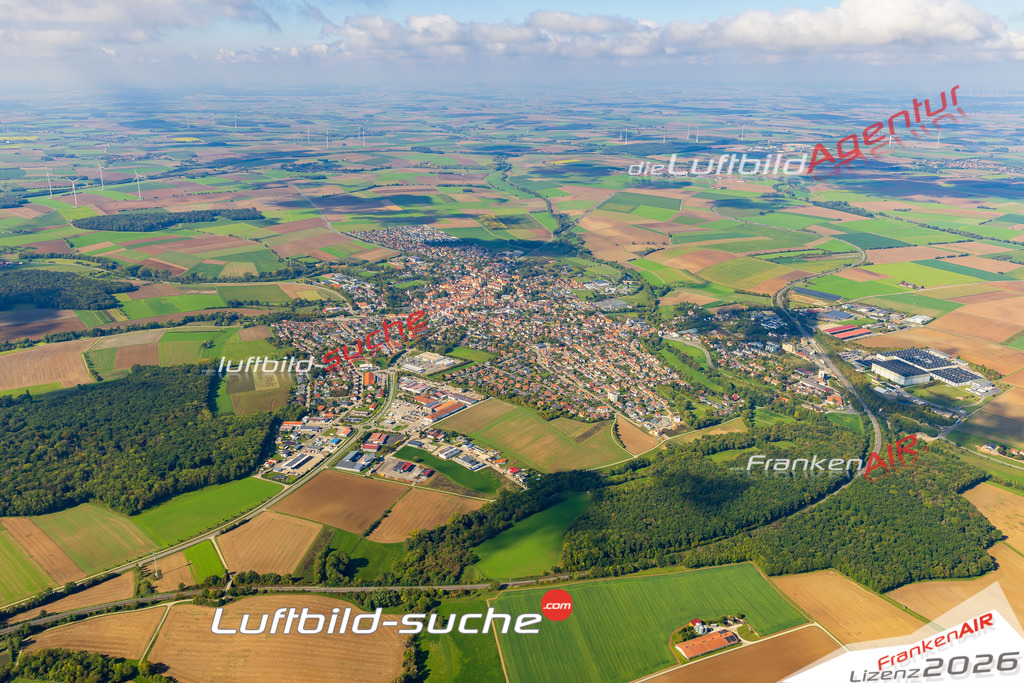 Luftaufnahme von Uffenheim - Die Luftaufnahme wurde 2025 vom UL-Flugzeug heraus erstellt ( keine Drohne ) - Hochauflösende Luftaufnahme - für professionelle Ausdrucke geeignet. Die Geschenkidee !Mit Lizenz und Bildrechte bestellbar
