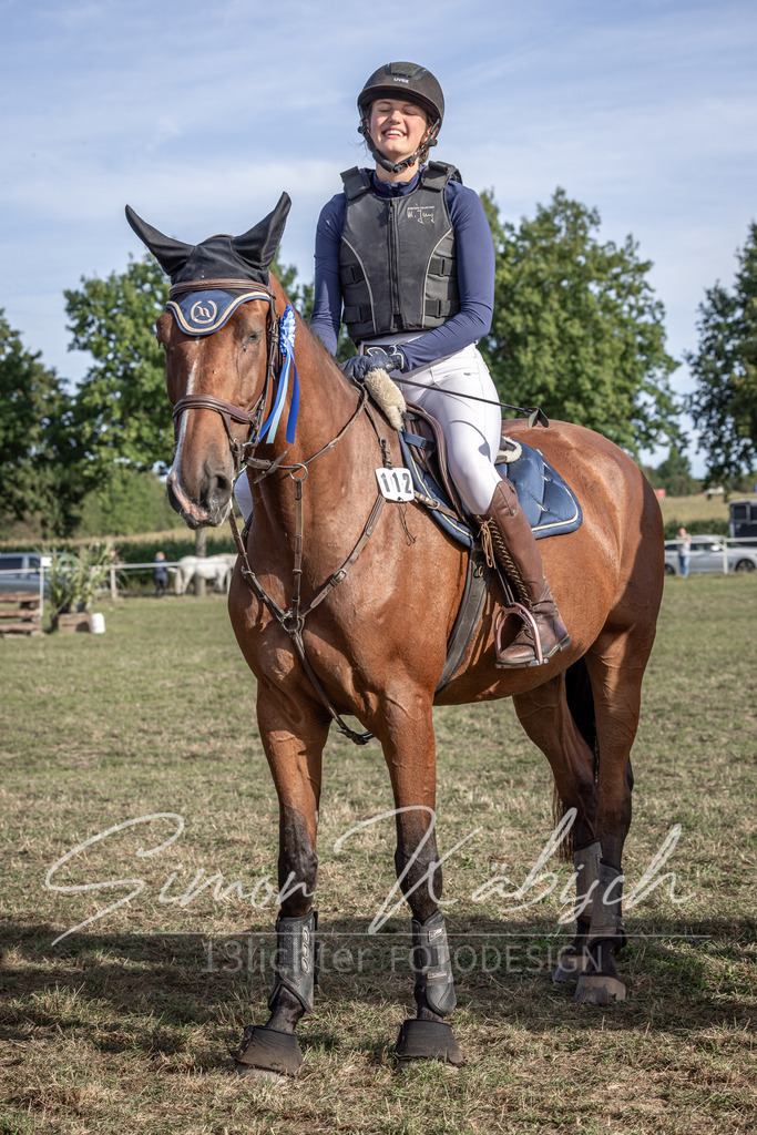 20250907-_3LI8968 | Tierfotografie Pferde, Hunde, Katzen, Haustiere.
Turnierfotografie Reitturniere, Reiten, Springreiten, Dressur in Hanau, dem Main-Kinzig-Kreis und dem Rhein-Main- Gebiet um Frankfurt