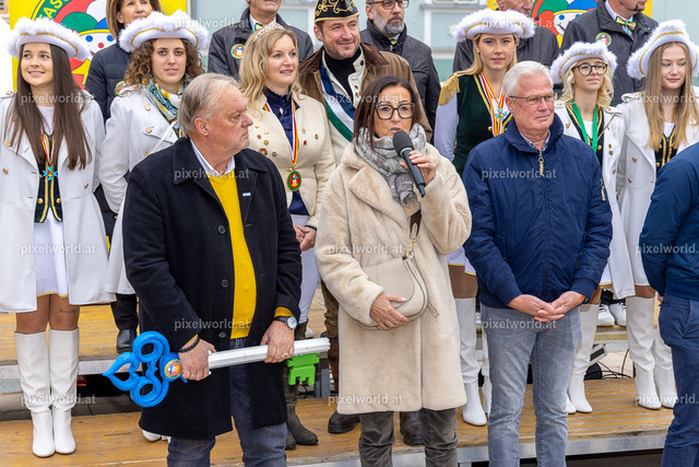 Faschingswecken am Hauptplatz | Bildershop von pixelworld.at - Realisiert mit Pictrs.com