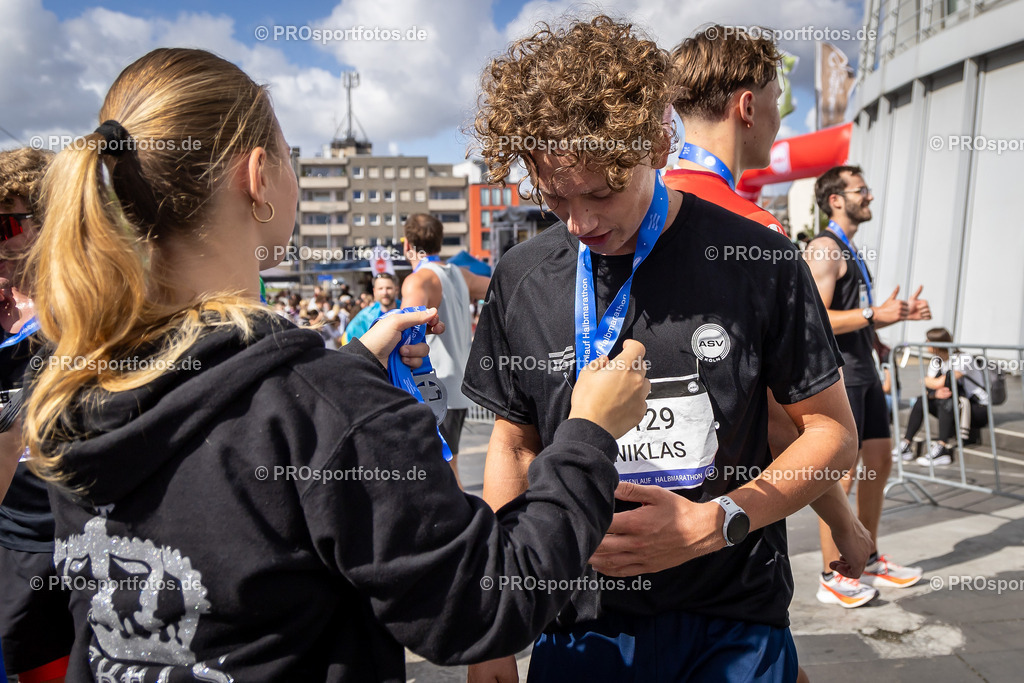 44. Kölner Brückenlauf; Koeln, 14.09.25 | Impressionen vom 44. Kölner Brückenlauf am 14.09.25 am Schokoladenmuseum in Koeln. Foto: BEAUTIFUL SPORTS/Leah Kohring