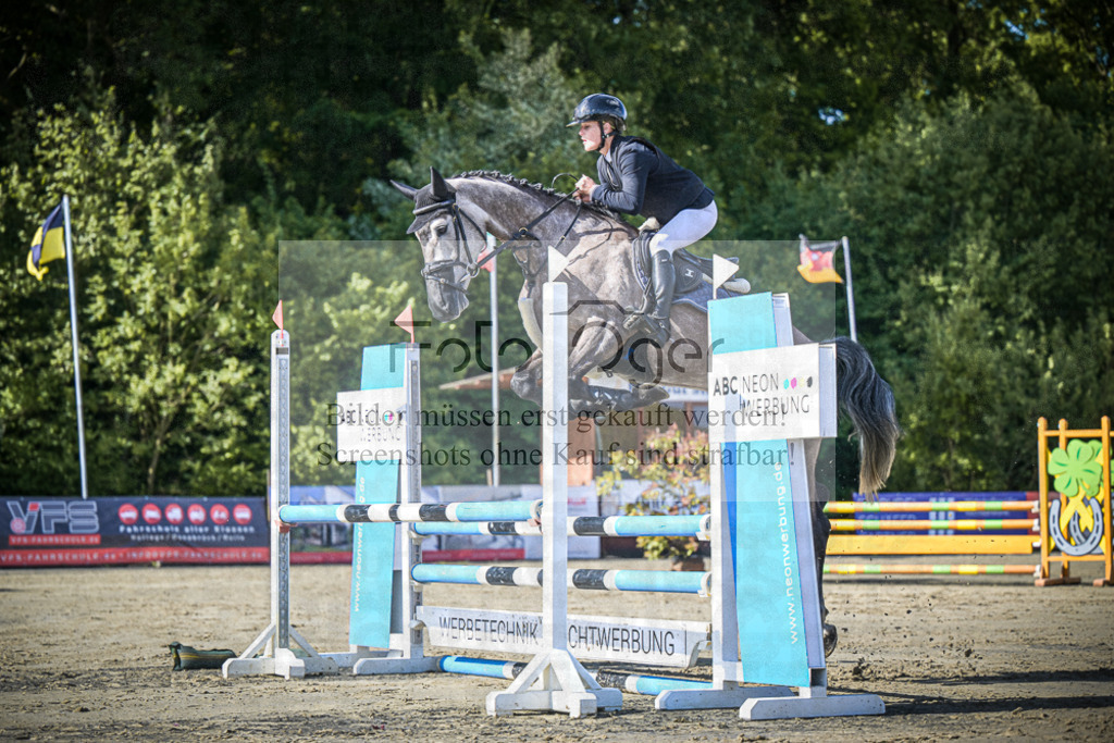 DOS_7740 | Entdecke hochwertige Reitturnierfotos von Foto Oger. Professionell, emotional und authentisch – jetzt Lieblingsmomente im Shop bestellen.Deutschlandweite Turnierfotografie. - Realisiert mit Pictrs.com