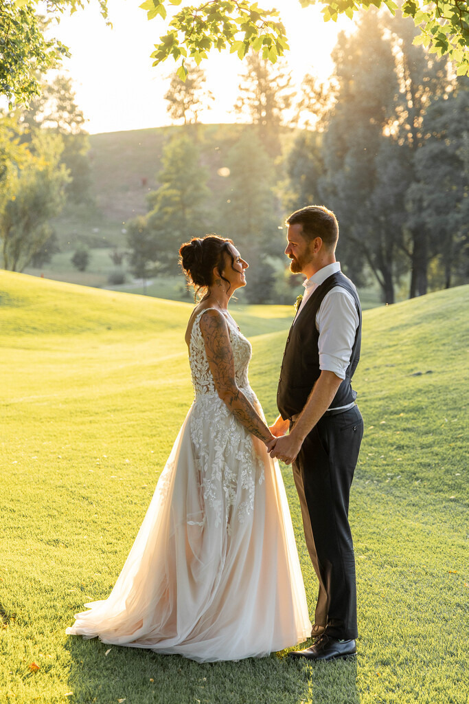 Sonnenuntergang Hochzeit Bad Tölz | Euer Fotografinnen-Team im Isarwinkel. Wir begleiten euch bei Hochzeiten, Familienshootings, Newborn & Events in Lenggries, Bad Tölz und Umgebung. Jetzt anfragen! - Realisiert mit Pictrs.com