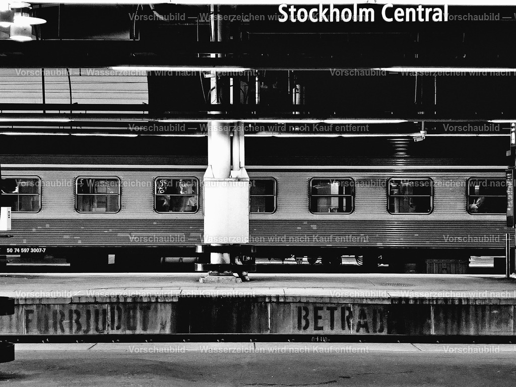 Stockholm-Centralstation | online Fotogalerie mit schwarz-weiß Fotografien und Shop für zeitlose  Poster und Leinwände in stilvollem schwarz weiß  - Realisiert mit Pictrs.com