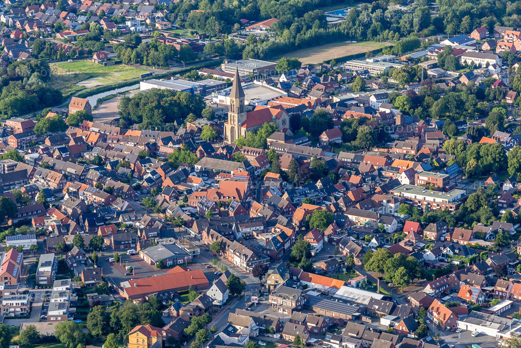 Luftbild: Kirche St. Otger in Stadtlohn im Bundesland Nordrhein-Westfalen in Deutschland. – Foto: IMG_007967.jpg vom 12.07.2020 durch Werner Riehm/FLY-FOTO.de – Auflösung des Originals: 4948 x 3299 px – St. Otger Stadtlohn