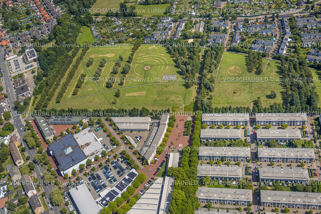 Bottrop250802446 | Luftbild, Prosper-Park, Grünanlage auf dem Gelände der ehemaligen Zeche Prosper III, Wohngebiet, Nord-Ost, Bottrop, Ruhrgebiet, Nordrhein-Westfalen, Deutschland