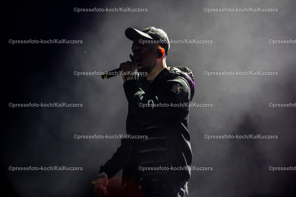 KKU21122401009 | 21.12.2024, xkkux, Düsseldorf, Mitsubishi Electric HALLE, Der Rapper Bobby Vandamme performt bei der GoodFellas Tour 2024